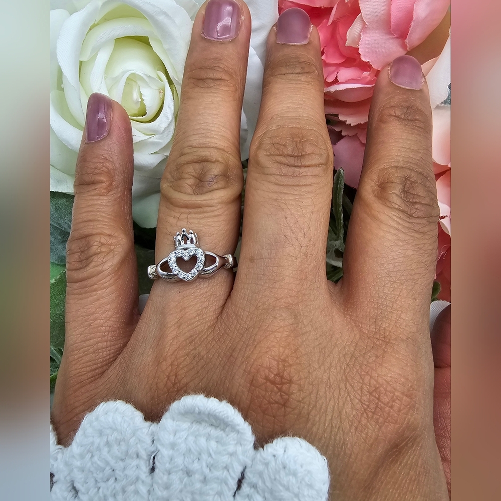 🥰🥰 OPEN HEART CLADDAGH RING - Picture 3 of 8